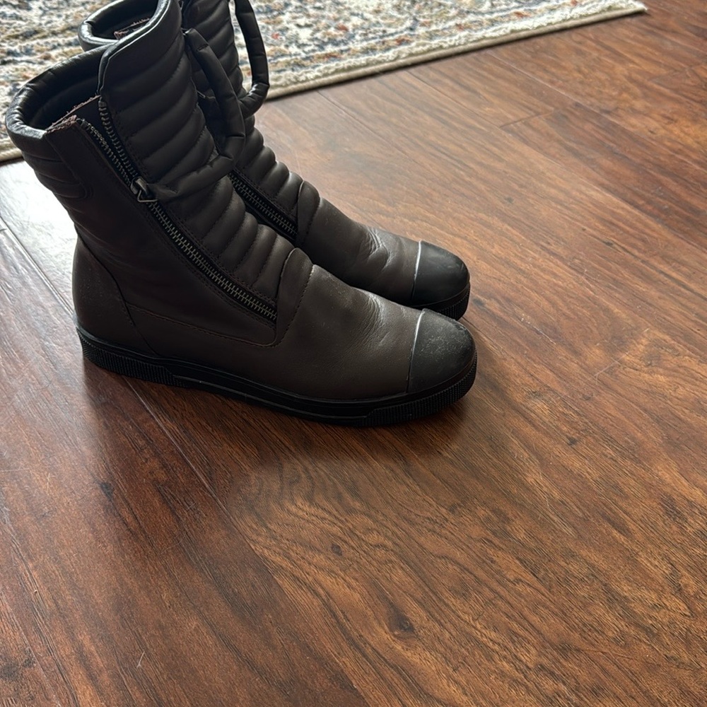 Brown Ankle Boots with High-Top Design and Textured Upper - Picture 3 of 4